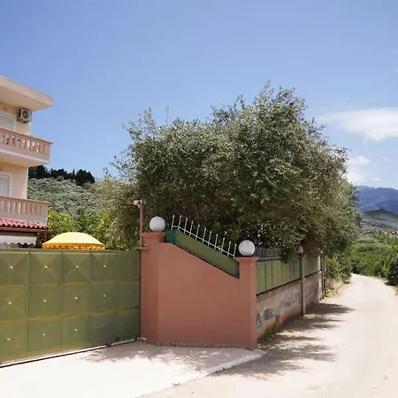 Argyro Apt - Spacious 3bd In Peaceful Village *