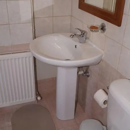 Argyro Apt - Spacious 3bd In Peaceful Village Daire *