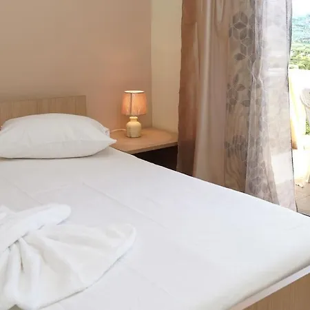 Argyro Apt - Spacious 3bd In Peaceful Village * Hanya